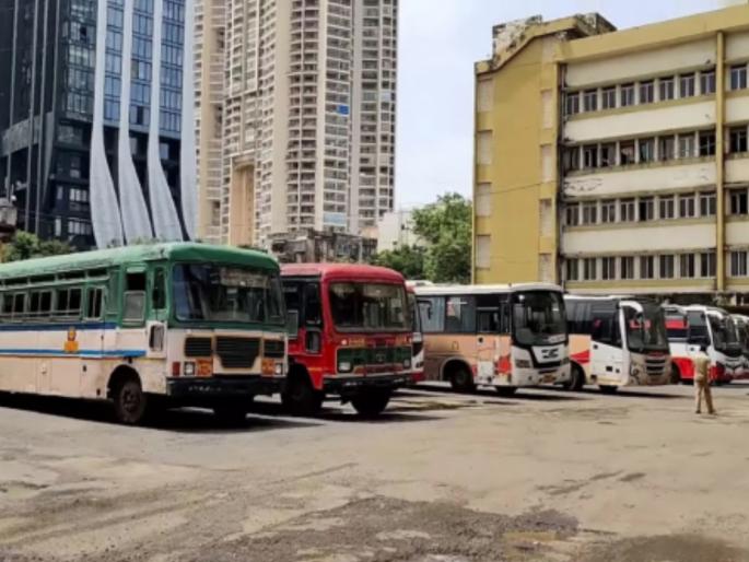 crowd of scrapped trains at mumbai central | 'मुंबई सेंट्रल'ला स्क्रॅप केलेल्या गाड्यांची गर्दी crowd of scrapped trains at mumbai central | 'मुंबई सेंट्रल'ला स्क्रॅप केलेल्या गाड्यांची गर्दी