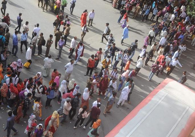 Nagpur City Bus Driver-Conductor's Sudden strike | नागपूर शहर बस चालक-वाहकांचा अचानक संप Nagpur City Bus Driver-Conductor's Sudden strike | नागपूर शहर बस चालक-वाहकांचा अचानक संप