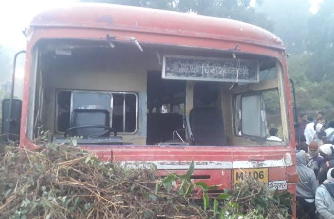 Accident of ST bus; 23 student injured | एसटी बसला अपघात;  २३ विद्यार्थी जखमी Accident of ST bus; 23 student injured | एसटी बसला अपघात;  २३ विद्यार्थी जखमी