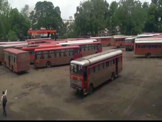 Sudden 'break' in city's buses in Nashik: passengers' situation | नाशिकच्या शहर बसेसला लागला अचानक ‘ब्रेक’ : प्रवाशांचे हाल  Sudden 'break' in city's buses in Nashik: passengers' situation | नाशिकच्या शहर बसेसला लागला अचानक ‘ब्रेक’ : प्रवाशांचे हाल