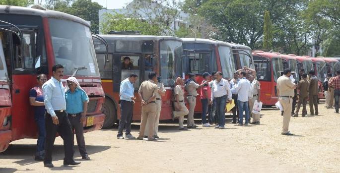 242 Buses engaged In Elections duty at Nagpur | नागपुरात निवडणुकीच्या कामात २४२ बसगाड्या