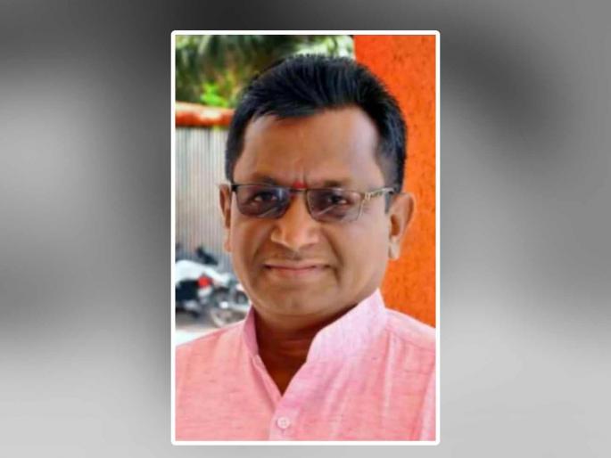 Accidental death of a furniture dealer in Solapur who was coming home after visiting Kalbhairavanath temple | काळभैरवनाथचे दर्शन घेऊन निघालेल्या फर्निचर व्यवसायिकाचा सोलापुरात अपघाती मृत्यू Accidental death of a furniture dealer in Solapur who was coming home after visiting Kalbhairavanath temple | काळभैरवनाथचे दर्शन घेऊन निघालेल्या फर्निचर व्यवसायिकाचा सोलापुरात अपघाती मृत्यू