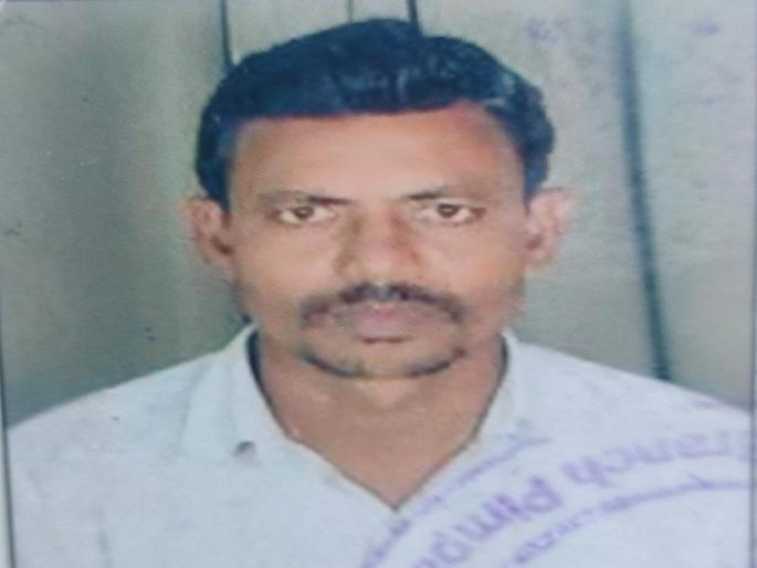 A man committed suicide by hanging himself from a tree in the farm in Palashi Supo buldhana | पळशी सुपो येथील शेतातील झाडाला गळफास घेऊन एकाची आत्महत्या A man committed suicide by hanging himself from a tree in the farm in Palashi Supo buldhana | पळशी सुपो येथील शेतातील झाडाला गळफास घेऊन एकाची आत्महत्या