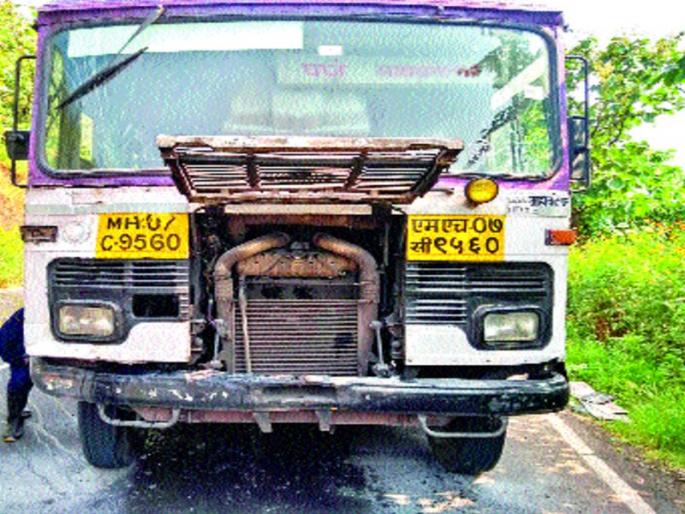 ST took abdomen | एसटीने घेतला पेट, सुदैवाने मोठी दुर्घटना टळली ST took abdomen | एसटीने घेतला पेट, सुदैवाने मोठी दुर्घटना टळली