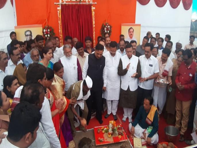 The bus driver and conductor did a stone ceremony of cidco busport | चालक-वाहकाच्या हस्ते झाले बसपोर्ट आणि मध्यवर्ती बसस्थानकाचे भूमिपूजन  The bus driver and conductor did a stone ceremony of cidco busport | चालक-वाहकाच्या हस्ते झाले बसपोर्ट आणि मध्यवर्ती बसस्थानकाचे भूमिपूजन