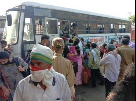Buses run smoothly after unlocking; No space available in Amravati, Bhandara buses | अनलॉकनंतर बसेस सुसाट; पाय ठेवायलाही मिळेना जागा Buses run smoothly after unlocking; No space available in Amravati, Bhandara buses | अनलॉकनंतर बसेस सुसाट; पाय ठेवायलाही मिळेना जागा
