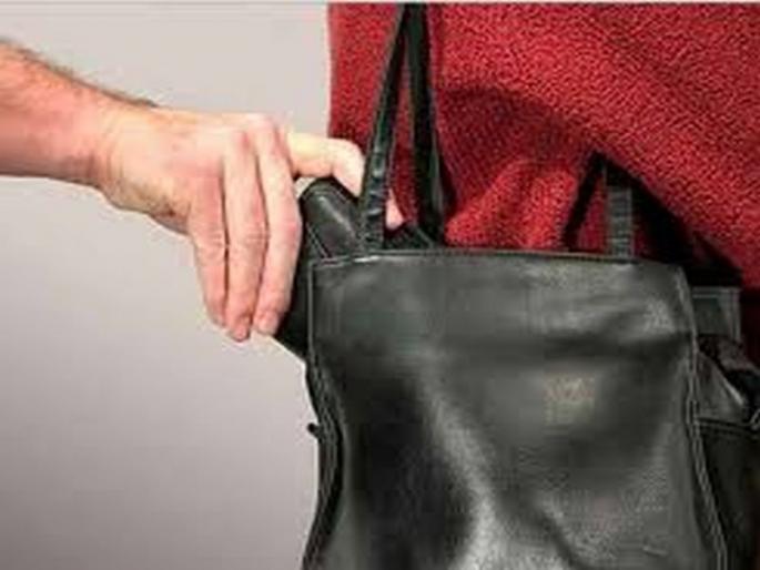 The bus stations in Nashik are near thief stop | नाशकातील बस स्थानके झाली चोरट्यांचा अड्डा The bus stations in Nashik are near thief stop | नाशकातील बस स्थानके झाली चोरट्यांचा अड्डा