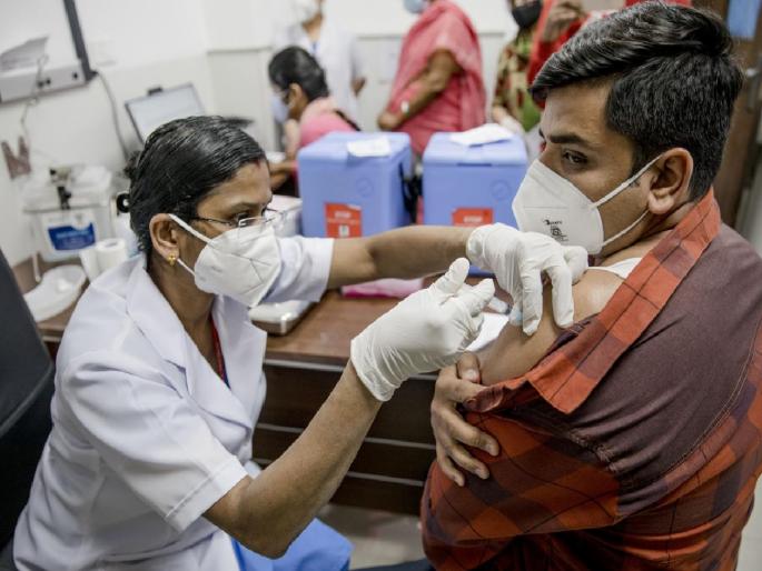 Senior citizens, health workers and front line workers of Kolhapur district turn to booster Dos | corona virus: वेशीवर कोरोनाची चौथी लाट, तरीही अनेकांची बूस्टरकडे पाठ Senior citizens, health workers and front line workers of Kolhapur district turn to booster Dos | corona virus: वेशीवर कोरोनाची चौथी लाट, तरीही अनेकांची बूस्टरकडे पाठ