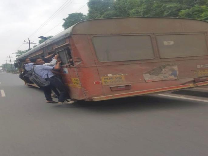 'Double bell' of corporation to play 'Manavisa'; stop the consumption of students in Nashik | ‘मनविसे’ वाजविणार महामंडळाची ‘डबल बेल’; नाशिकमध्ये विद्यार्थ्यांची होणारी परवड थांबविण्यासाठी आंदोलनाचा पवित्रा 'Double bell' of corporation to play 'Manavisa'; stop the consumption of students in Nashik | ‘मनविसे’ वाजविणार महामंडळाची ‘डबल बेल’; नाशिकमध्ये विद्यार्थ्यांची होणारी परवड थांबविण्यासाठी आंदोलनाचा पवित्रा