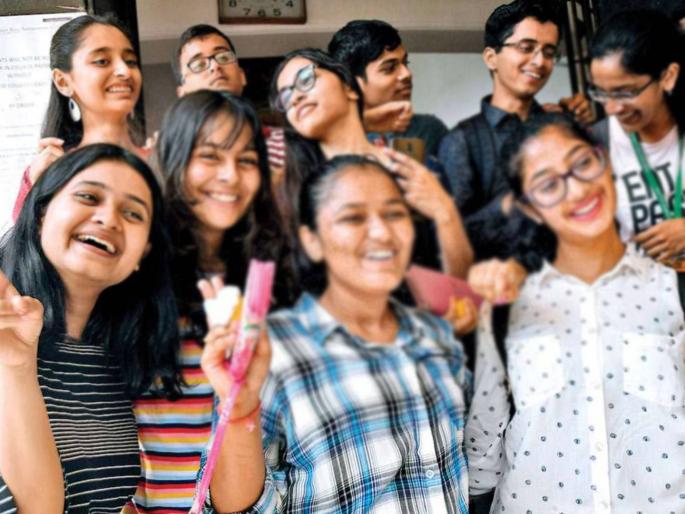 In the twelfth exam in Akola this year too, girls are smart! The overall result of Akola district is 93.37 percent | बारावीच्या परीक्षेत अकोल्यात यंदाही मुलीच हुश्शार! अकोला जिल्ह्याचा एकूण निकाल ९३.३७ टक्के In the twelfth exam in Akola this year too, girls are smart! The overall result of Akola district is 93.37 percent | बारावीच्या परीक्षेत अकोल्यात यंदाही मुलीच हुश्शार! अकोला जिल्ह्याचा एकूण निकाल ९३.३७ टक्के