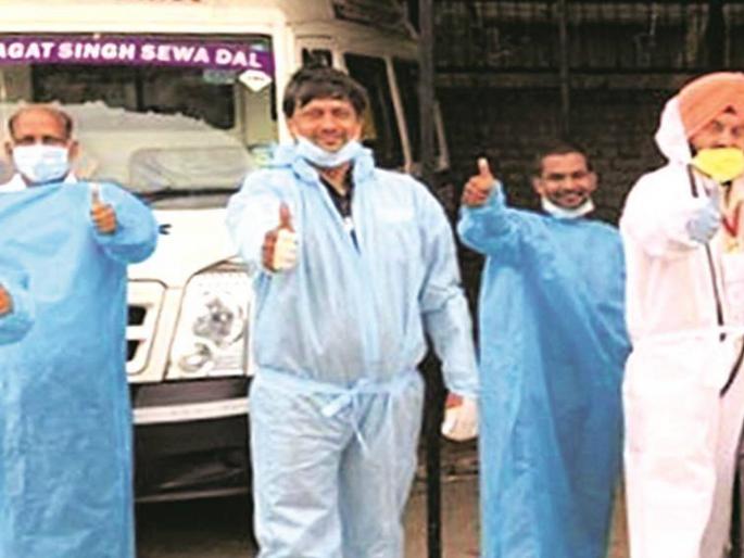 Warrior martyr! Cremation of more than 100 coronaries; Ambulance driver dies | योद्धा शहीद! 100 हून अधिक कोरोनाग्रस्तांवर अंत्यसंस्कार; अॅम्बुलन्स चालकाचे निधन Warrior martyr! Cremation of more than 100 coronaries; Ambulance driver dies | योद्धा शहीद! 100 हून अधिक कोरोनाग्रस्तांवर अंत्यसंस्कार; अॅम्बुलन्स चालकाचे निधन