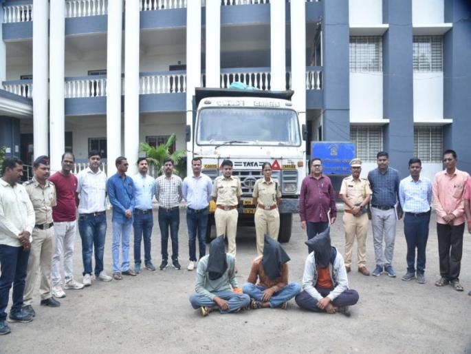 3 thieves jailed within 12 hours; Performance of local crime branch team including Kotwali | १२ तासाच्या आत ३ चोरटे जेरबंद; कोतवालीसह स्थानिक गुन्हे शाखेच्या पथकाची कामगिरी 3 thieves jailed within 12 hours; Performance of local crime branch team including Kotwali | १२ तासाच्या आत ३ चोरटे जेरबंद; कोतवालीसह स्थानिक गुन्हे शाखेच्या पथकाची कामगिरी