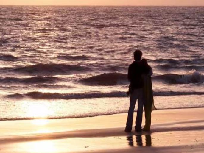 the beach in mumbai is becoming a corner of love | मुंबईतील समुद्रकिनारा ठरतोय प्रेमाचा कोपरा! the beach in mumbai is becoming a corner of love | मुंबईतील समुद्रकिनारा ठरतोय प्रेमाचा कोपरा!