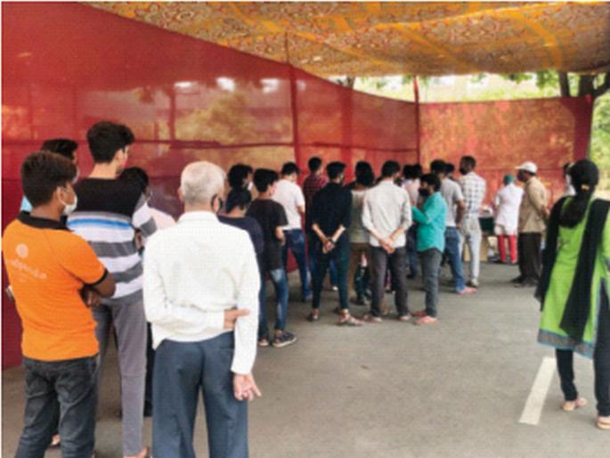 The risk of corona even from the test queue | चाचणीच्या रांगेतूनही कोरोनाचा धोका