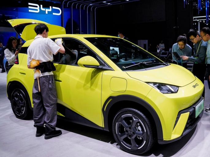 BYD's Seagul will be Tata, Mahindra's Batti Gul! A strong range electric car comes in 10-12 lakhs | बीवायडीची सीगुल करणार टाटा, महिंद्राची बत्ती गुल! १०-१२ लाखांत येतेय तगड्या रेंजची ईलेक्ट्रीक कार BYD's Seagul will be Tata, Mahindra's Batti Gul! A strong range electric car comes in 10-12 lakhs | बीवायडीची सीगुल करणार टाटा, महिंद्राची बत्ती गुल! १०-१२ लाखांत येतेय तगड्या रेंजची ईलेक्ट्रीक कार