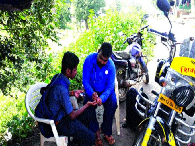 Pran survived 75 patients in two months due to bike ambulance | बाइक अॅम्ब्युलन्स ठरतेय वरदान, २ महिन्यांत ७५ रुग्णांना मिळाले जीवनदान Pran survived 75 patients in two months due to bike ambulance | बाइक अॅम्ब्युलन्स ठरतेय वरदान, २ महिन्यांत ७५ रुग्णांना मिळाले जीवनदान