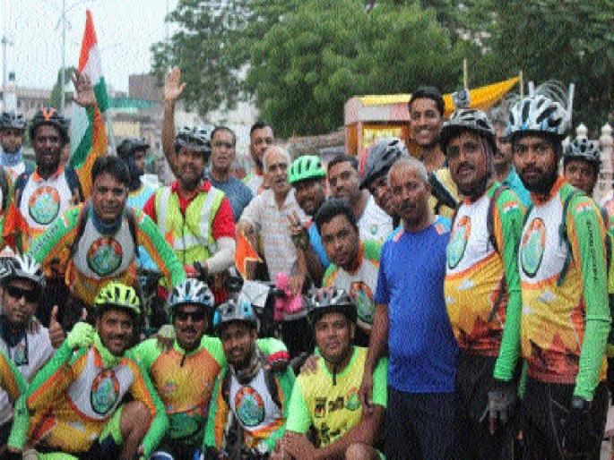 Pandharpur cycle wari completed in two days | पंढरपूर सायकल वारी दोन दिवसांत पूर्ण Pandharpur cycle wari completed in two days | पंढरपूर सायकल वारी दोन दिवसांत पूर्ण