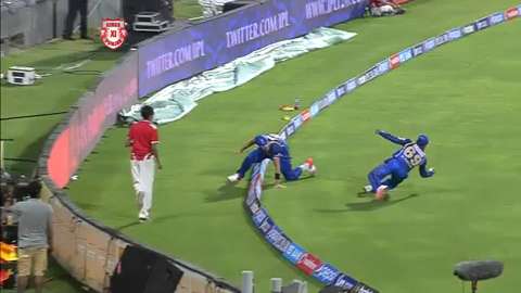 ICC World Cup 2019: 'these' are catches out of the field, Video Viral | ICC World Cup 2019 : मैदानाबाहेर पकडलेल्या 'या' आहेत सुपर कॅचेस, व्हिडीओ झाला वायरल