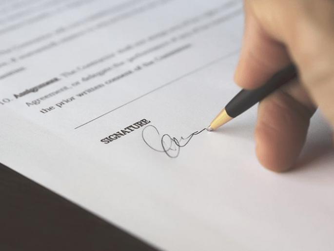 Taking advantage of his father's illness, the son looted wealth! | वडिलांच्या आजाराचा फायदा घेत मुलाने लाटली संपत्ती! Taking advantage of his father's illness, the son looted wealth! | वडिलांच्या आजाराचा फायदा घेत मुलाने लाटली संपत्ती!