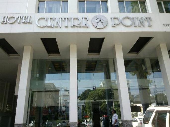 Police complaint against journalist threatening hotel director | हॉटेल संचालकाला धमकविणाऱ्या पत्रकाराविरोधात पोलीस तक्रार Police complaint against journalist threatening hotel director | हॉटेल संचालकाला धमकविणाऱ्या पत्रकाराविरोधात पोलीस तक्रार