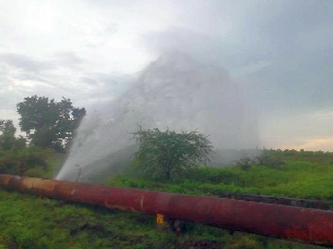 Time of artificial water crisis on Dhulekar due to leakage | गळत्यामुळे धुळेकरांवर कृत्रिम जलसंकटाची वेळ