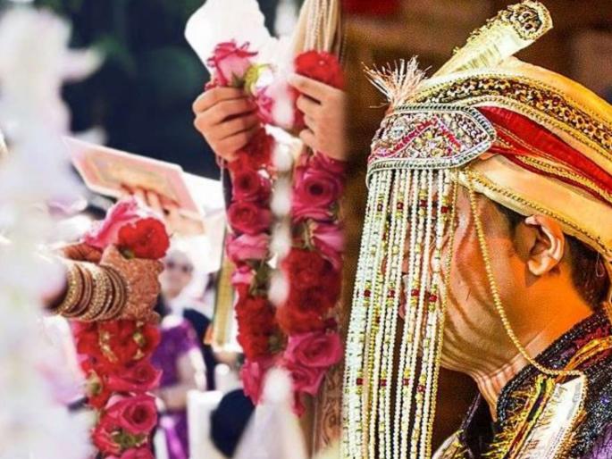 One bride and two groom unique marriage function in Etah UP | एका नवरीसाठी दोघांनी आणली वरात; तिनं हार घातला एकाच्या गळ्यात अन् दुसऱ्याला म्हणाली...