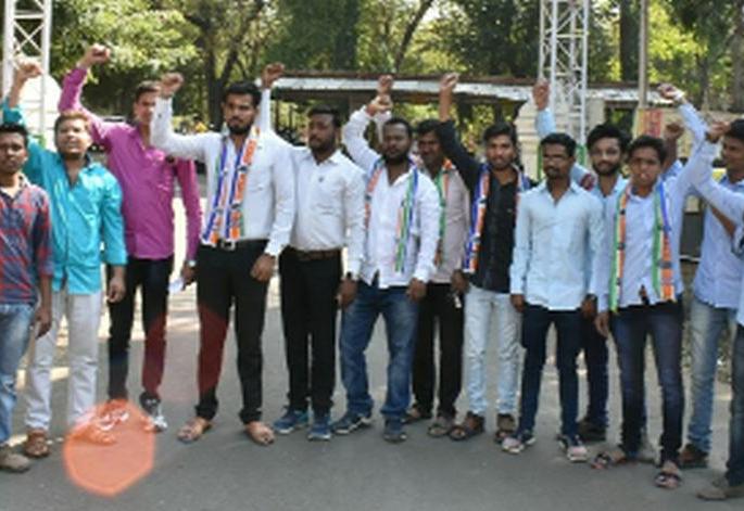 Give students free passes | विद्यार्थ्यांना मोफत पास द्या