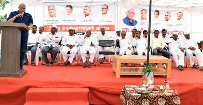 Trying to remove sludge in the reservoir dam | जळोद धरणातील गाळ काढण्यासाठी प्रयत्नशील Trying to remove sludge in the reservoir dam | जळोद धरणातील गाळ काढण्यासाठी प्रयत्नशील