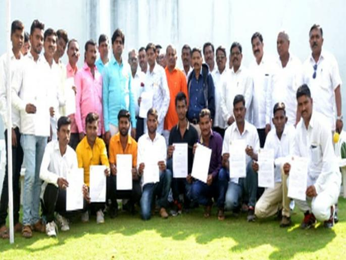 Given Valmick Sena gave the signal | देता की जाता वाल्मिक सेनेने दिला इशारा Given Valmick Sena gave the signal | देता की जाता वाल्मिक सेनेने दिला इशारा