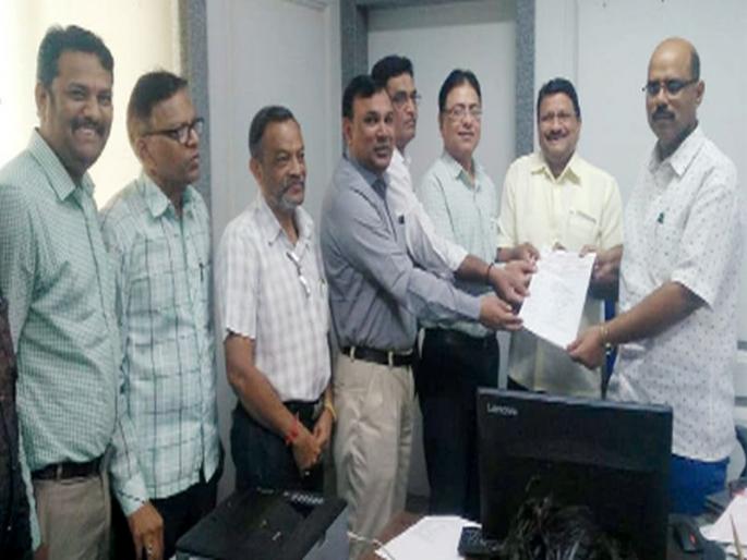 Stop idle work from 1st January | १ जानेवारीपासून बेमुदत काम बंद Stop idle work from 1st January | १ जानेवारीपासून बेमुदत काम बंद