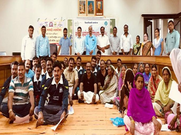 Training to the cleaning staff for implementation of Clean Survey 2019 | स्वच्छ सर्वेक्षणकरीता सफाई कर्मचा-यांना प्रशिक्षण Training to the cleaning staff for implementation of Clean Survey 2019 | स्वच्छ सर्वेक्षणकरीता सफाई कर्मचा-यांना प्रशिक्षण