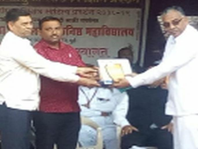 Ideal Junior College Two Awards | आदर्श कनिष्ठ महाविद्यालयास दोन पुरस्कार Ideal Junior College Two Awards | आदर्श कनिष्ठ महाविद्यालयास दोन पुरस्कार