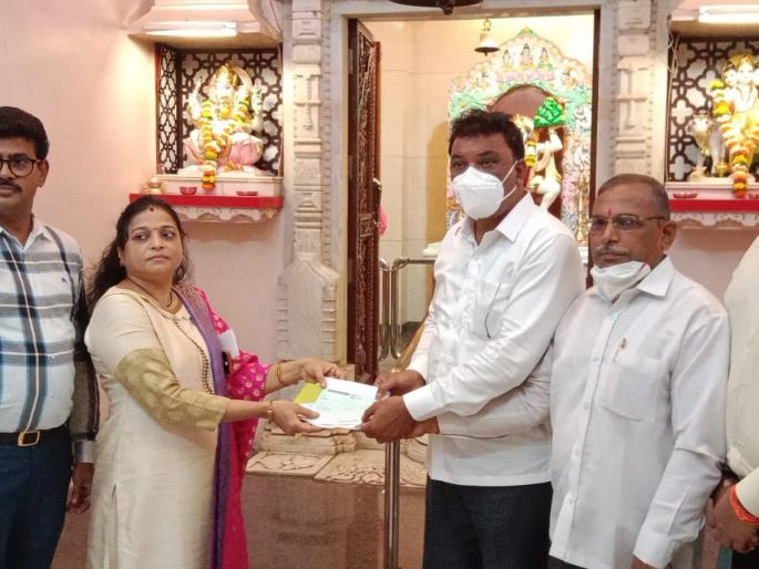 Wife's birthday this year simply, 5 lakh help for flood victims with a big heart in dombivali shiv sainik | पत्नीचा वाढदिवस यंदा साधेपणाने, पूरग्रस्तासाठी 5 लाखांची मदत मोठ्या मनाने