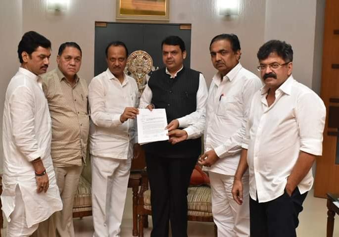 Give a one-time subsidy of 25,000 to the farmers, NCP to Chief Minister devendra fadanvis | शेतकऱ्यांना एकरी 25 हजार अनुदान द्या, राष्ट्रवादीचे मुख्यमंत्र्यांना निवेदन Give a one-time subsidy of 25,000 to the farmers, NCP to Chief Minister devendra fadanvis | शेतकऱ्यांना एकरी 25 हजार अनुदान द्या, राष्ट्रवादीचे मुख्यमंत्र्यांना निवेदन