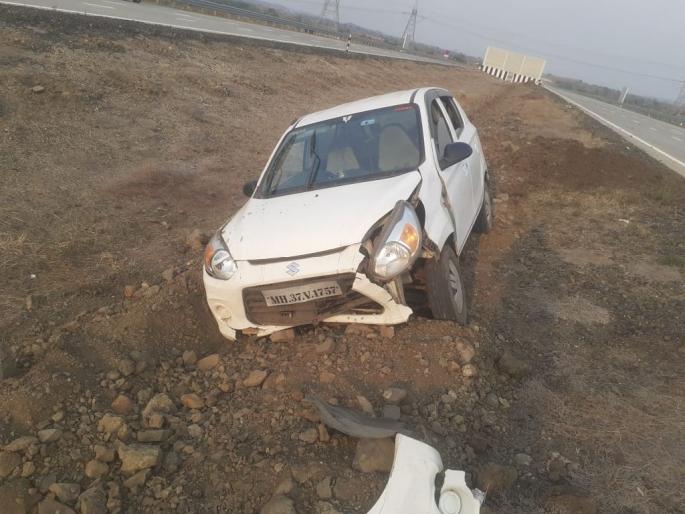 Car accident on Samruddhi Mahamarg; Four seriously injured | ‘समृद्धी’वर कारचा अपघात; चार गंभीर जखमी Car accident on Samruddhi Mahamarg; Four seriously injured | ‘समृद्धी’वर कारचा अपघात; चार गंभीर जखमी