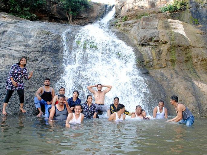 Waterfalls that mark the tourists | पर्यटकांना खुणावतो नवादेवी धबधबा Waterfalls that mark the tourists | पर्यटकांना खुणावतो नवादेवी धबधबा