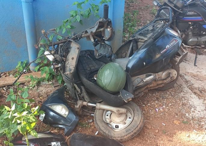 The helmet remained on hand and the youth lost his life | हातावर राहिले हेल्मेट आणि युवकाने गमावला जीव The helmet remained on hand and the youth lost his life | हातावर राहिले हेल्मेट आणि युवकाने गमावला जीव