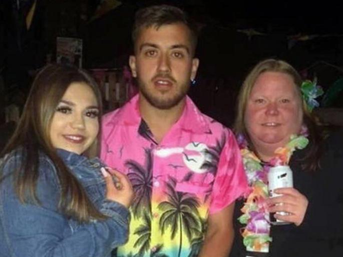 A woman was only given three days but was saved after having an experimental drug | कोरोना पॉझिटिव्ह महिलेकडे होते शेवटचे केवळ तीन दिवस, 'या' 'जादुई औषधाने' वाचवला तिचा जीव... A woman was only given three days but was saved after having an experimental drug | कोरोना पॉझिटिव्ह महिलेकडे होते शेवटचे केवळ तीन दिवस, 'या' 'जादुई औषधाने' वाचवला तिचा जीव...