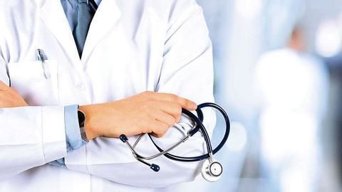 Humanity has not forgotten; Doctors performed their duties even after the attack | माणुसकी विसरली नाही; हल्ल्यानंतरही डॉक्टरांनी बजावले कर्तव्य