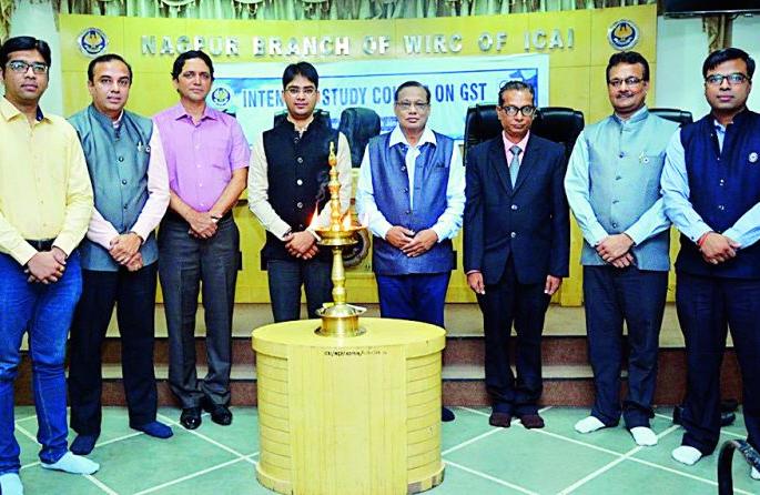 CA is Important part of the implementation of GST | सीए जीएसटी कार्यान्वयनाचे महत्त्वपूर्ण अंग  CA is Important part of the implementation of GST | सीए जीएसटी कार्यान्वयनाचे महत्त्वपूर्ण अंग