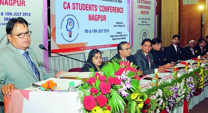 Chartered Accountants should educate the general public | चार्टर्ड अकाऊंटंट्सने सामान्य लोकांना शिक्षित करावे