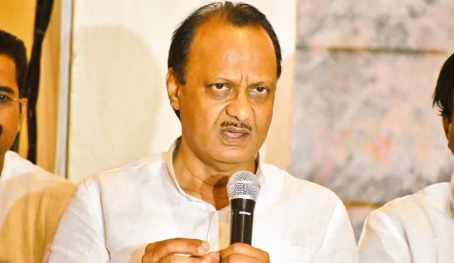 Tax cuts on fuel? Expect the public to be relieved | Maharashtra Budget 2021: इंधनावरील करात कपात? अर्थसंकल्पात जनतेला दिलासा मिळण्याची अपेक्षा Tax cuts on fuel? Expect the public to be relieved | Maharashtra Budget 2021: इंधनावरील करात कपात? अर्थसंकल्पात जनतेला दिलासा मिळण्याची अपेक्षा