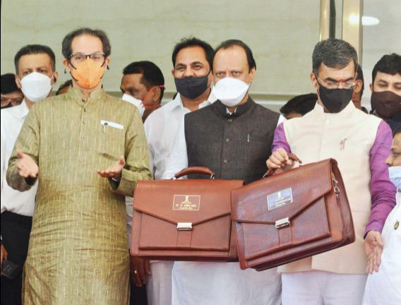 ‘Yeh hai mumbai meri jaan’ keeping an eye on the municipality in budget 2021 | पालिकेवर नजर ठेवत ‘ये है मुंबई मेरी जान’ ‘Yeh hai mumbai meri jaan’ keeping an eye on the municipality in budget 2021 | पालिकेवर नजर ठेवत ‘ये है मुंबई मेरी जान’