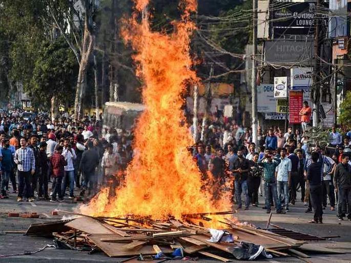 Citizenship Amendment Bill 2 Died while Protesting in assam internet service suspended in meghalaya | Citizenship Amendment Bill: ईशान्य भारत पेटला! आसाममध्ये २ आंदोलकांचा मृत्यू; मेघालयात इंटरनेट ठप्प