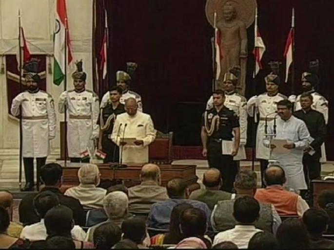 Modi government extension, four cabinet ministers and 9 ministers sworn in | मोदींच्या मंत्रिमडळाचा विस्तार, चार राज्यमंत्र्यांना कॅबिनेटपदी बढती, 9 नव्या चेहऱ्यांना राज्यमंत्रिपद