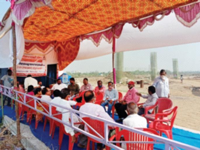 The chain of hunger strikes of the project victims continues on the sixth day | प्रकल्पग्रस्तांचे साखळी उपोषण सहाव्या दिवशीही सुरूच The chain of hunger strikes of the project victims continues on the sixth day | प्रकल्पग्रस्तांचे साखळी उपोषण सहाव्या दिवशीही सुरूच