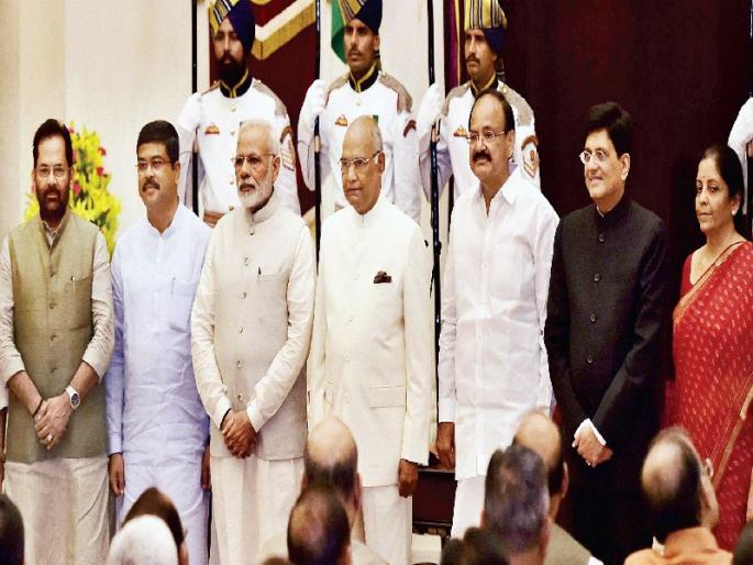 Cabinet expansion: Khandipal in many departments; Performance, fill up the capacity | मंत्रिमंडळ विस्तार : अनेक खात्यांत खांदेपालट; कामगिरी, क्षमतेवर भर Cabinet expansion: Khandipal in many departments; Performance, fill up the capacity | मंत्रिमंडळ विस्तार : अनेक खात्यांत खांदेपालट; कामगिरी, क्षमतेवर भर