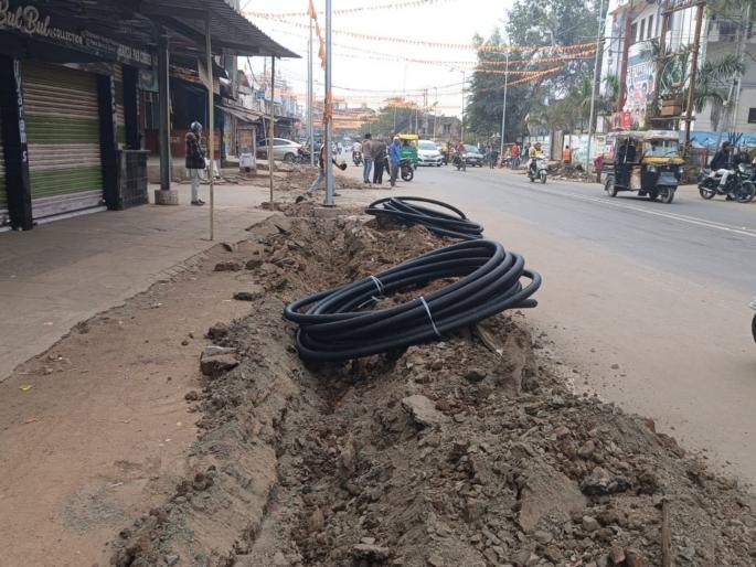 pune news cable digging proposals stalled amid calls for action; Mobile companies caught in a bind | Pune news : कारवाईच्या नादात केबल खोदाईचे प्रस्ताव रखडले; मोबाईल कंपन्या अडकल्या कात्रीत pune news cable digging proposals stalled amid calls for action; Mobile companies caught in a bind | Pune news : कारवाईच्या नादात केबल खोदाईचे प्रस्ताव रखडले; मोबाईल कंपन्या अडकल्या कात्रीत