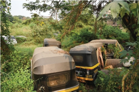 Confiscation vehicles awaiting verdict became wreckage | निकालाच्या प्रतीक्षेत असलेली जप्तीची वाहने बनली भंगार Confiscation vehicles awaiting verdict became wreckage | निकालाच्या प्रतीक्षेत असलेली जप्तीची वाहने बनली भंगार