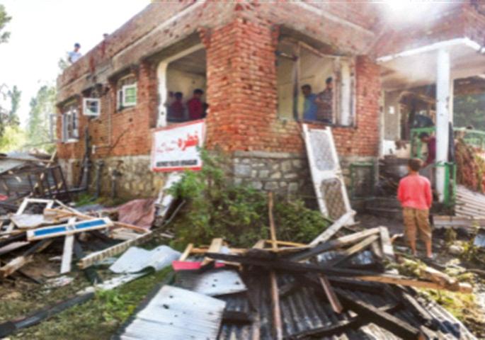 Two militants were killed in the clashes, including a Pakistani militant | चकमकीत दोन अतिरेकी ठार, पाकिस्तानी अतिरेक्याचा समावेश Two militants were killed in the clashes, including a Pakistani militant | चकमकीत दोन अतिरेकी ठार, पाकिस्तानी अतिरेक्याचा समावेश